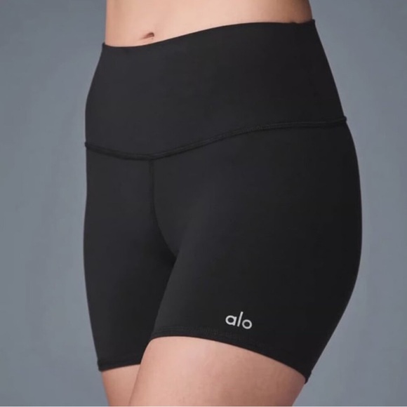 ALO Yoga Airlift Black Bike Shorts - Picture 1 of 5